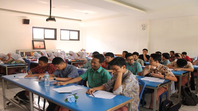 Sekolah Bilingual Belajar Bahasa